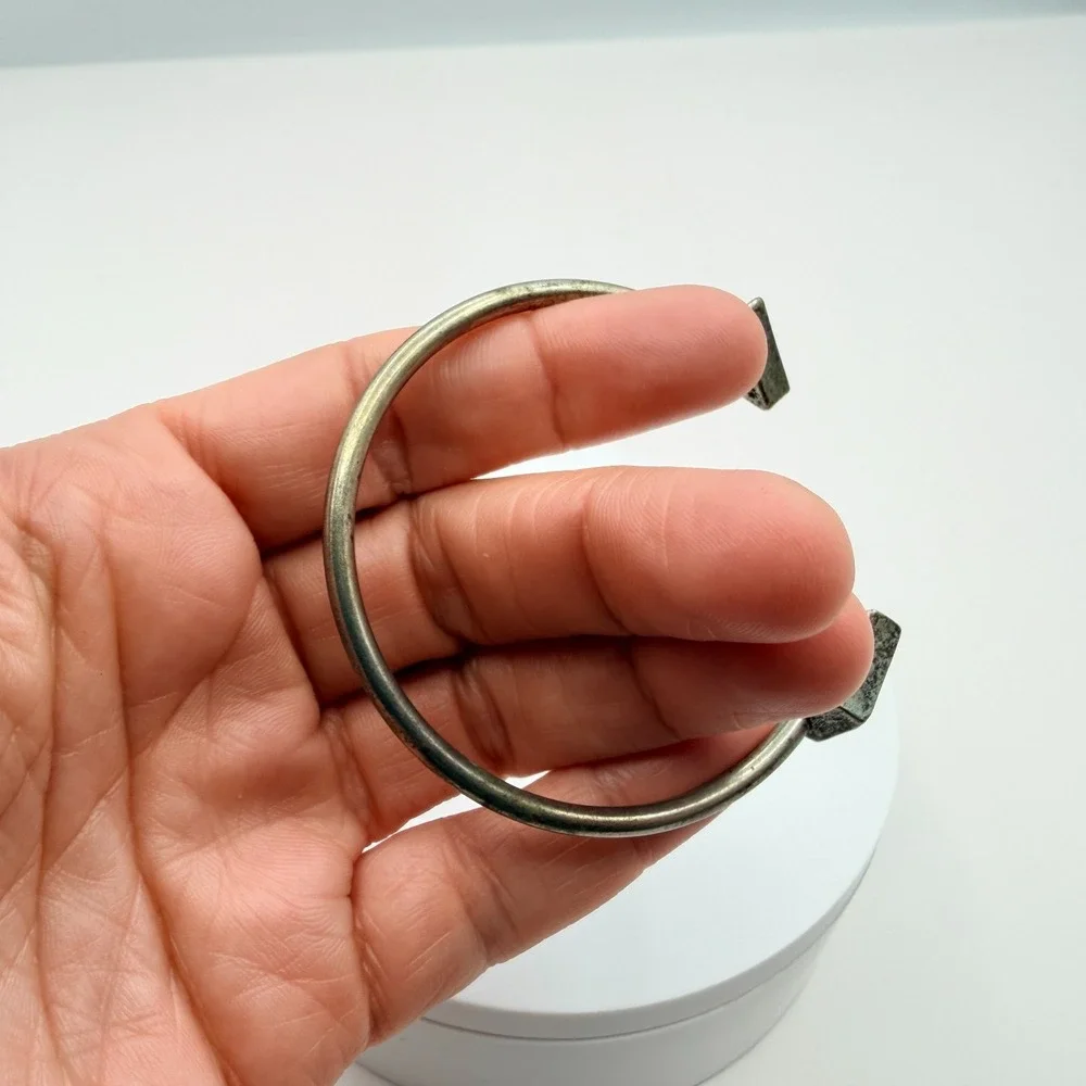 Vintage 90s Arrow Cuff Bracelet‎ Silver Tone Black Glass Boho Statement Jewelry